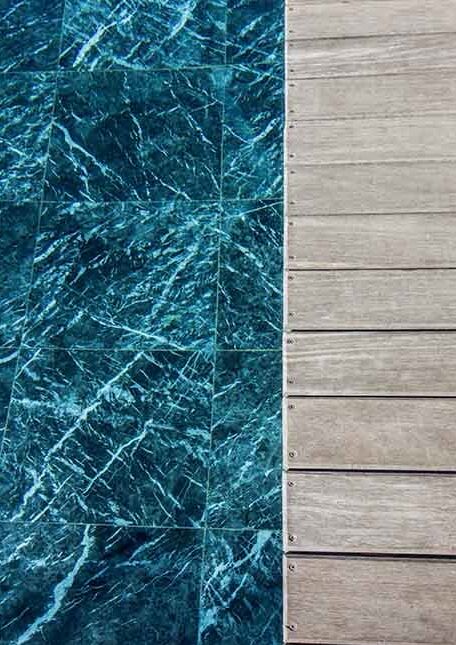 Carrelage effet marbre pour piscine | Bob Carrelage