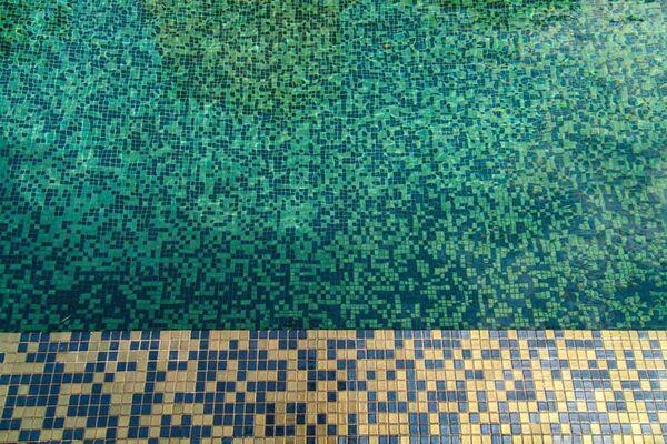 carrelage-exterieur-piscine-mosaique-003